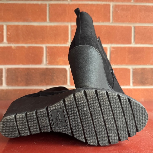 Wedge heeled boots - Picture 2 of 2